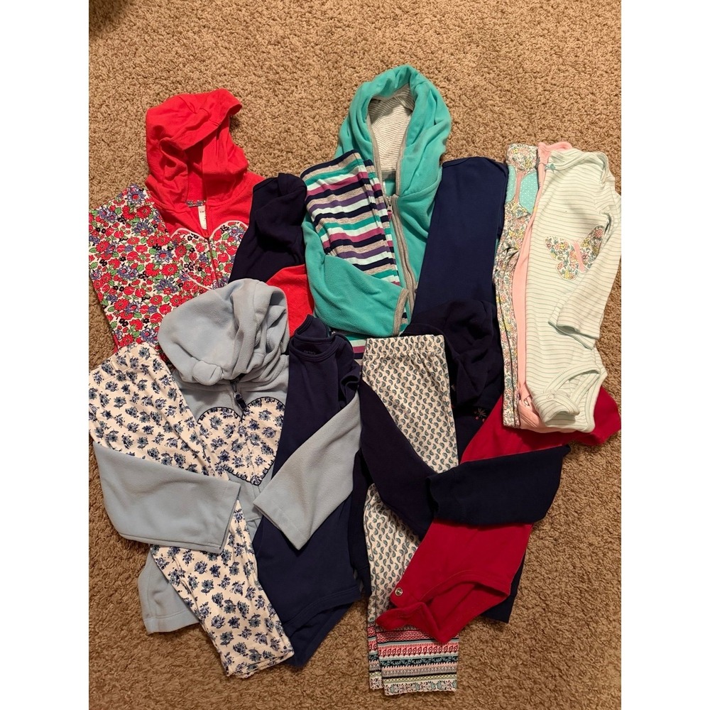 bundle of Girls Carters sets size 24 months fall winter